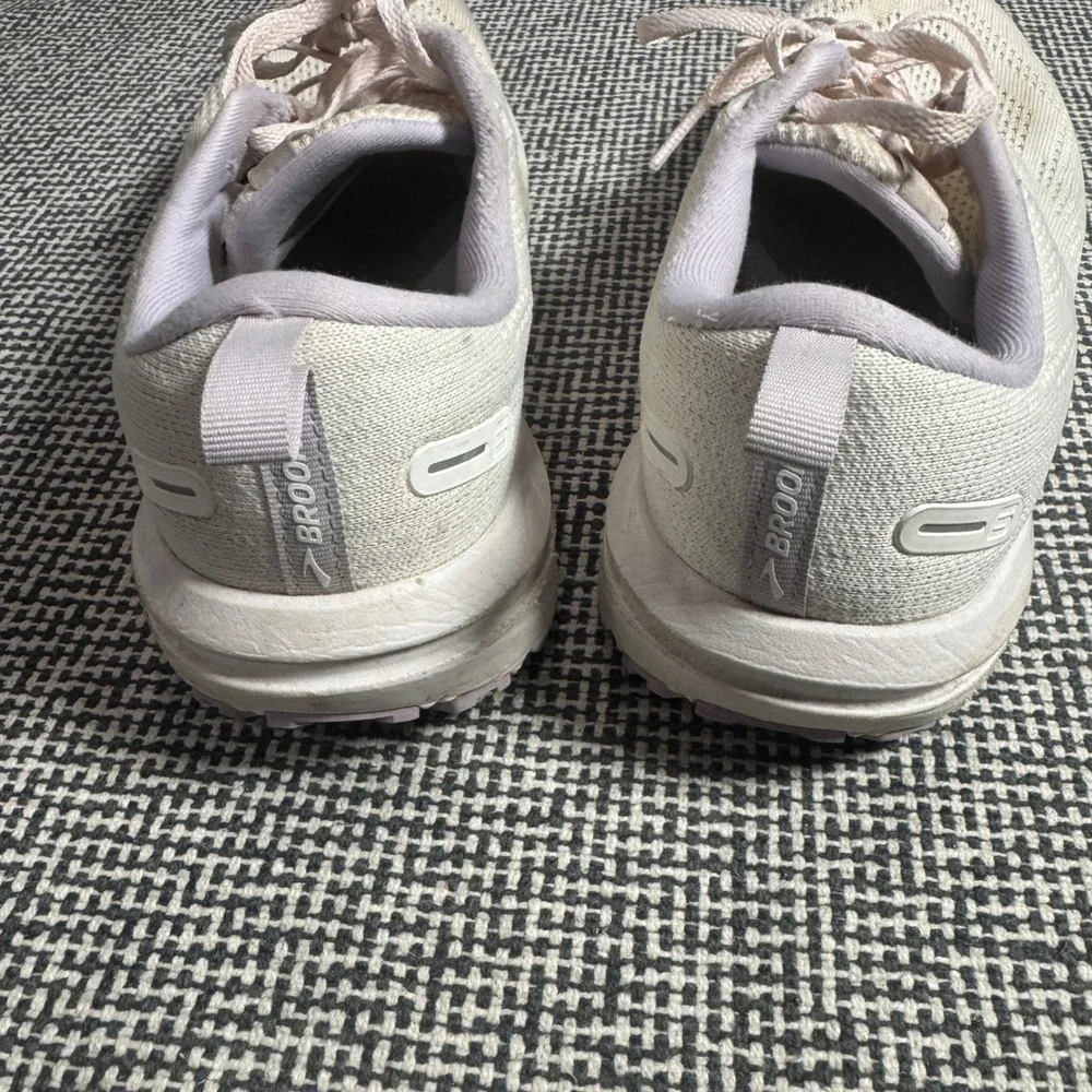 Brooks women size